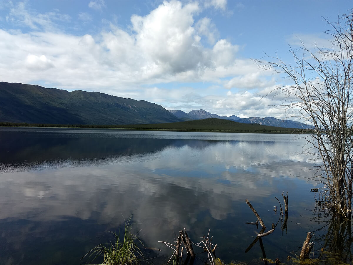 Lake and moutains