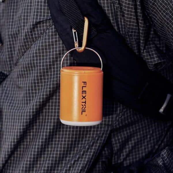 Flextail Tiny Pump 2x attached to a backpack for outdoor use.